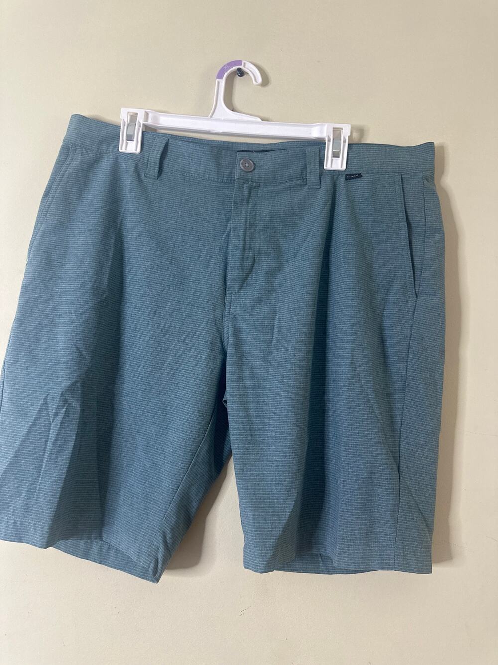 TravisMathew Golf Shorts 38 B2